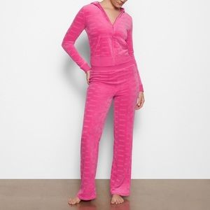 2PC Velour zip up hoodie Hot pink logo velour size
Small matching Med Pant M EUC